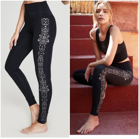 dansko clogs with leggings